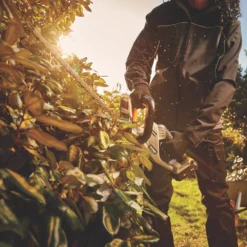 Titan TTI827HDC 45cm 18V 1 X 2.0Ah Li-Ion TXP Cordless Hedge Trimmer -Outdoor Garden Shop 109PT A2