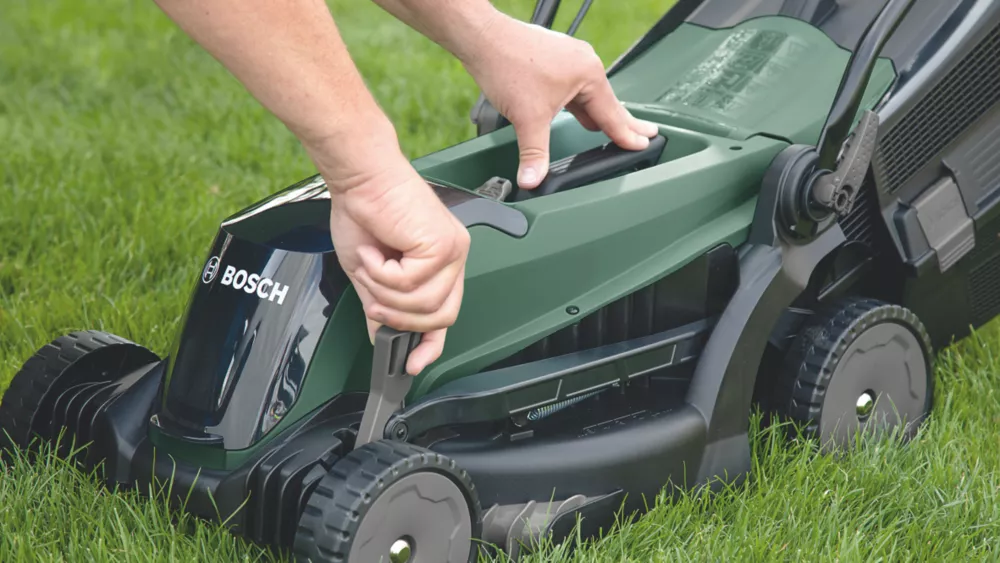 Bosch EasyRotak 36V 1 X 4.0Ah Li-Ion Brushless Cordless 37cm Lawn Mower 6 Bosch EasyRotak 36V 1 X 4.0Ah Li-Ion Brushless Cordless 37cm Lawn Mower - Image 4