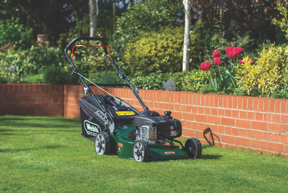 Webb WER18HP4 46cm 125cc Hand-Propelled Rotary Petrol Lawn Mower 7 Webb WER18HP4 46cm 125cc Hand-Propelled Rotary Petrol Lawn Mower - Image 5