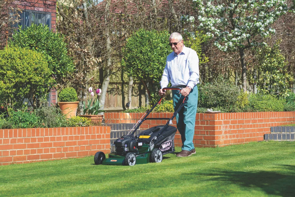 Webb WER18HP4 46cm 125cc Hand-Propelled Rotary Petrol Lawn Mower 9 Webb WER18HP4 46cm 125cc Hand-Propelled Rotary Petrol Lawn Mower - Image 7