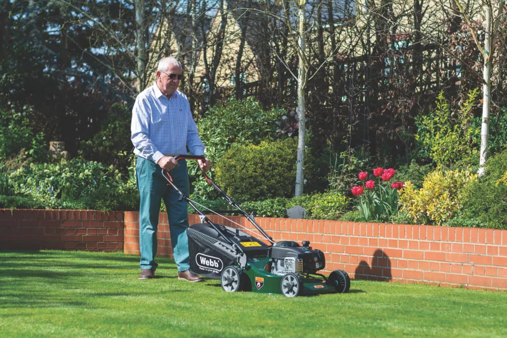 Webb WER18HP4 46cm 125cc Hand-Propelled Rotary Petrol Lawn Mower 10 Webb WER18HP4 46cm 125cc Hand-Propelled Rotary Petrol Lawn Mower - Image 8