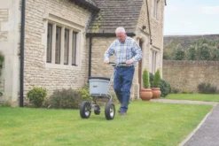 The Handy Push Garden Spreader 23kg -Outdoor Garden Shop 2176D A5