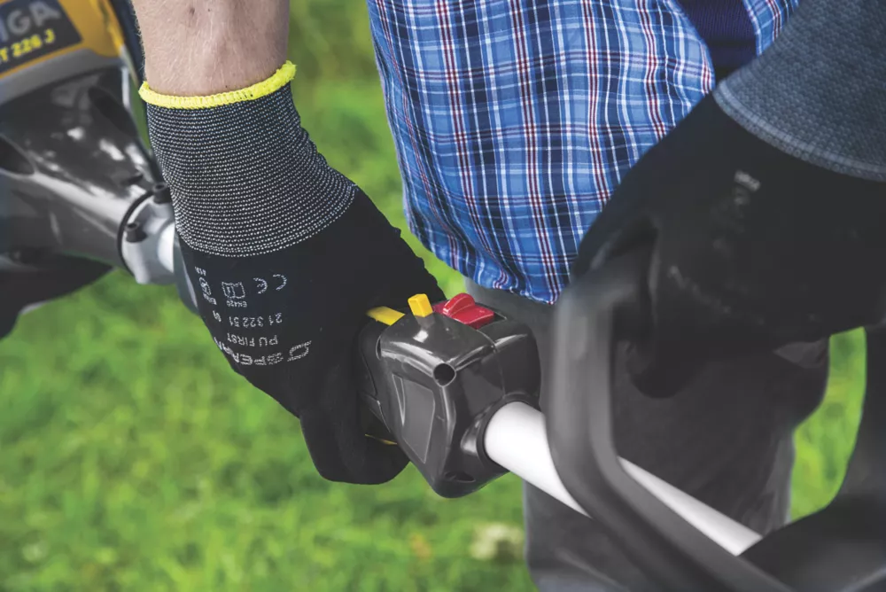 Stiga GT 330 A 25.4cc Split Curved Shaft 2-Stroke Petrol Grass Trimmer 8 Stiga GT 330 A 25.4cc Split Curved Shaft 2-Stroke Petrol Grass Trimmer - Image 6