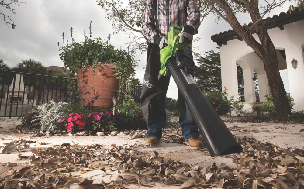 Greenworks GWGD40BVK2X 40V 2 X 2.0Ah Li-Ion Brushless Cordless Blower Vac 4 Greenworks GWGD40BVK2X 40V 2 X 2.0Ah Li-Ion Brushless Cordless Blower Vac - Image 2