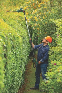 Bosch UniversalHedgePole 18 43cm 18V 1 X 2.5Ah Li-Ion Power For All Cordless Pole Hedge Trimmer -Outdoor Garden Shop 380PF A2