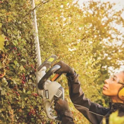 Titan TTB823HDC 50cm 550W 230V Corded Hedge Trimmer -Outdoor Garden Shop 415PT A2