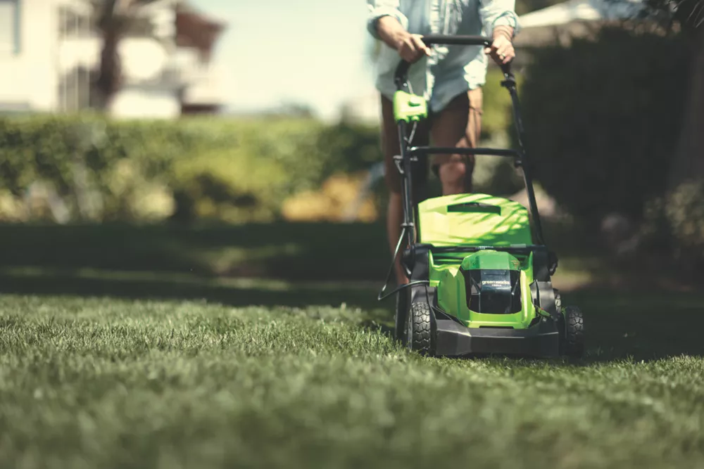 Greenworks 40V 2 X 2.0Ah Li-Ion Cordless 41cm Lawn Mower 10 Greenworks 40V 2 X 2.0Ah Li-Ion Cordless 41cm Lawn Mower - Image 8