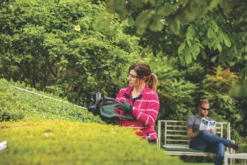 Bosch AdvancedHedgeCut 65 65cm 500W 240V Corded Brushless Hedge Trimmer -Outdoor Garden Shop 688KV A2