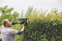 Bosch AdvancedHedgeCut 65 65cm 500W 240V Corded Brushless Hedge Trimmer -Outdoor Garden Shop 688KV A3