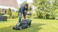 Bosch AdvancedRotak 36-650 36V 1 X 4.0Ah Li-Ion Brushless Cordless 40cm Lawn Mower 10 Bosch AdvancedRotak 36-650 36V 1 X 4.0Ah Li-Ion Brushless Cordless 40cm Lawn Mower -Outdoor Garden Shop 710PR A3