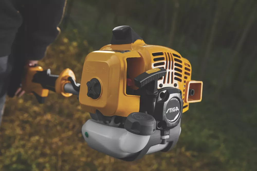 Stiga BC 330 A 25.4cc Split Straight Shaft 2-Stroke Petrol Brushcutter 9 Stiga BC 330 A 25.4cc Split Straight Shaft 2-Stroke Petrol Brushcutter - Image 7