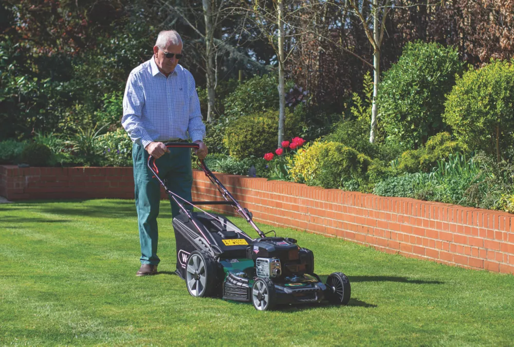 Webb WER21HW4 53cm 163cc Self-Propelled Rotary Petrol Lawn Mower 10 Webb WER21HW4 53cm 163cc Self-Propelled Rotary Petrol Lawn Mower - Image 8