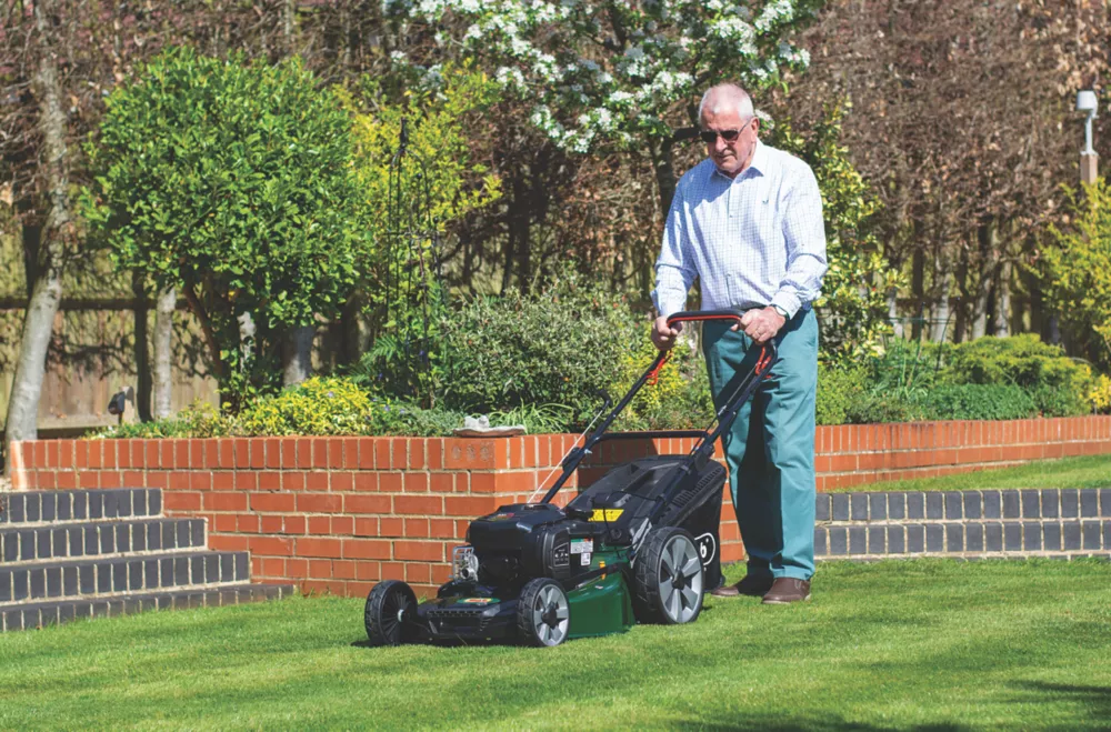 Webb WER21HW4 53cm 163cc Self-Propelled Rotary Petrol Lawn Mower 11 Webb WER21HW4 53cm 163cc Self-Propelled Rotary Petrol Lawn Mower - Image 9