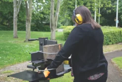 The Handy THLSV7 Corded 55cm Vertical Log Splitter 3kW 17 The Handy THLSV7 Corded 55cm Vertical Log Splitter 3kW -Outdoor Garden Shop 887KT A7